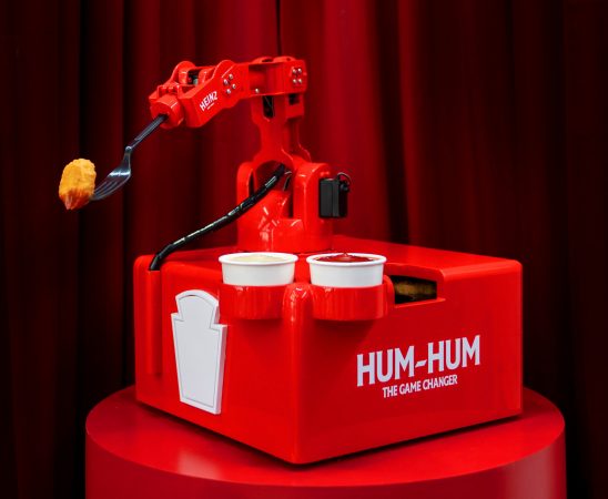 Heinz Hum Hum The Gamechanger campaign gamers robotic snacker and feeder