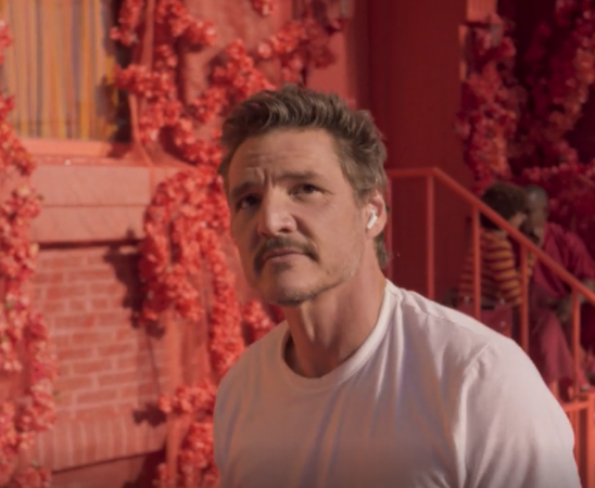 Apple AirPod 4 Pedro Pascal