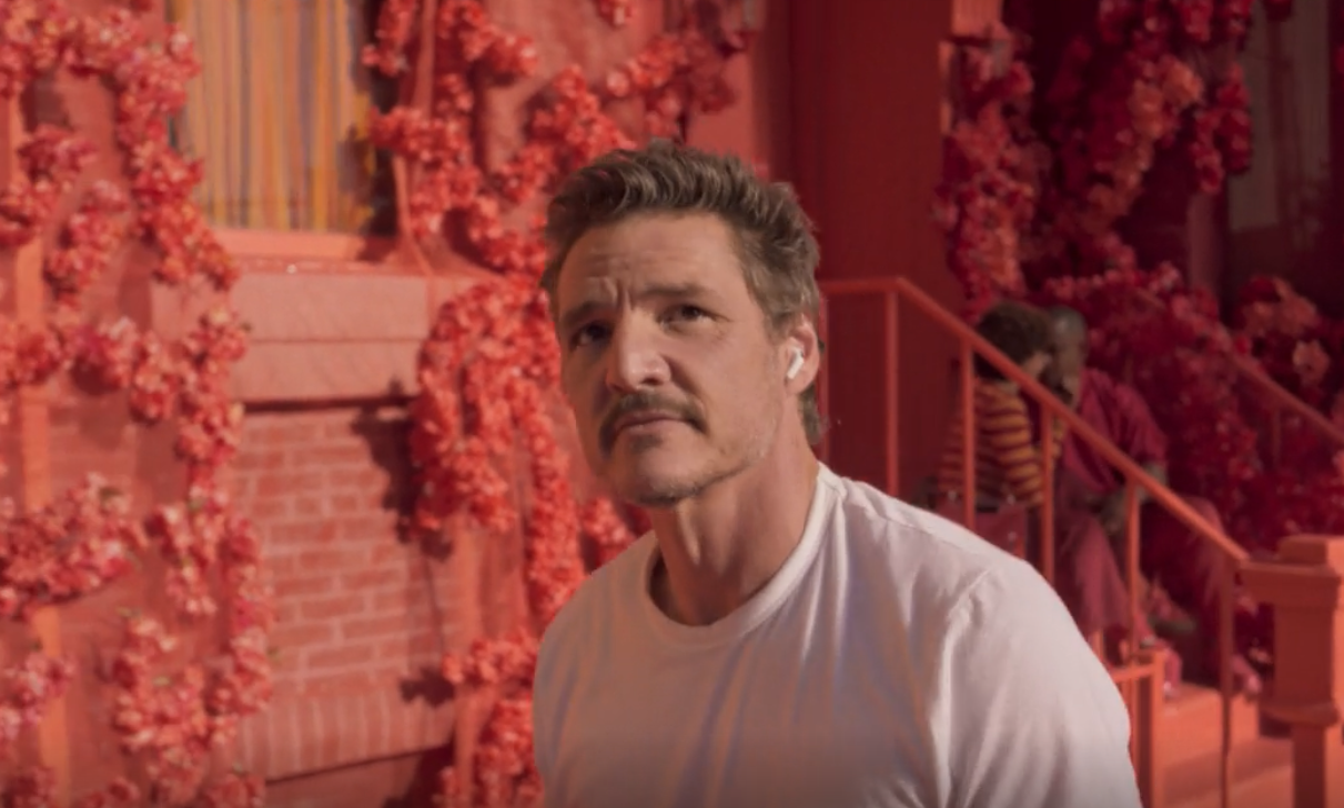 Apple AirPod 4 Pedro Pascal