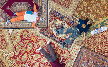 Kahhal 1871, latest campaign places handcrafted rugs in skate parks, redefining heritage through youth culture and sparking global dialogue.
