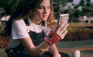 e& Saatchi & Saatchi screen addiction