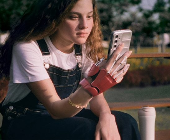 e& Saatchi & Saatchi screen addiction