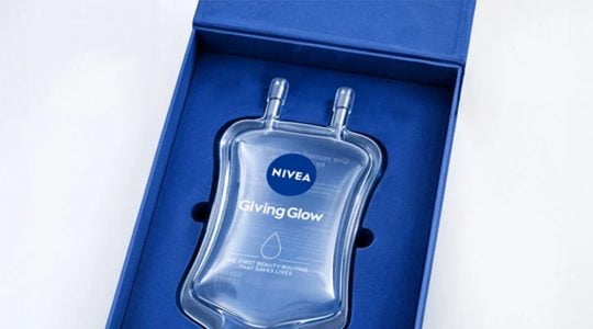 NIVEA Giving Glow