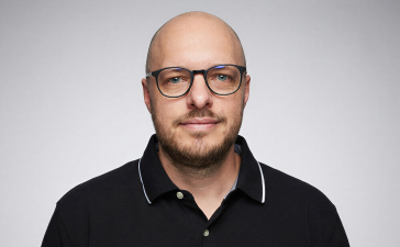MRM MENAIT’s Simon Geer shares how the Middle East is building intelligence without intrusion – where trust, regulation and AI are converging.