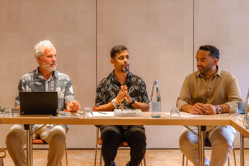 Centre, Anup Oommen, Editor, Campaign Middle East, moderates the round table discussion.